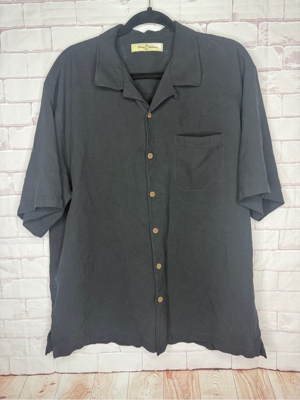 Tommy Bahama Men’s XL 100% Silk Black Button Down Camp Shirt Embroidered